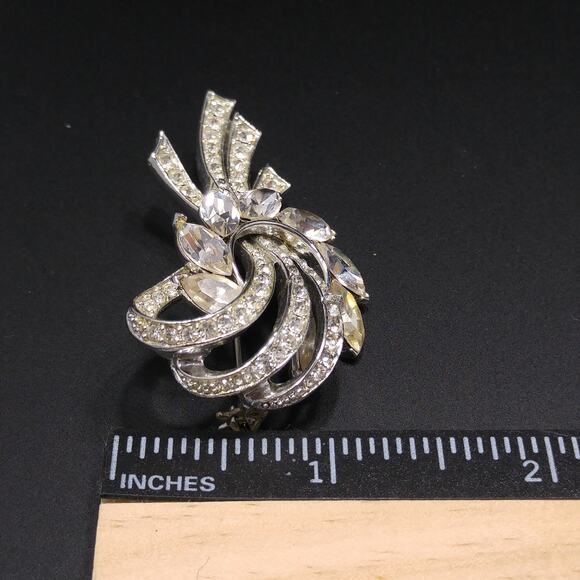 Vintage Lisner Clear Rhinestone Floral Ribbon Brooch, Rhodium Plated, 1960s - Picture 8 of 10